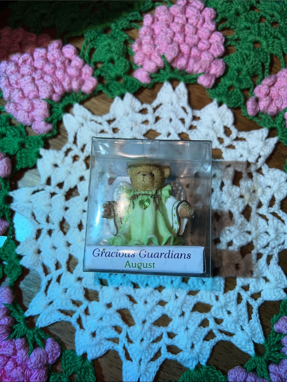 Gracious Guardians August Angel Bear Figurine - peridot - Picture 4 of 8